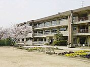 【小学校】郷内小学校まで2600ｍ