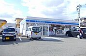 【コンビニエンスストア】ローソン　秋田自衛隊通店まで140ｍ
