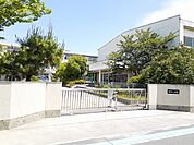 【小学校】津島市立　神守小学校まで650ｍ