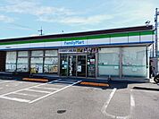 【コンビニエンスストア】ファミリーマート伊予農高通店様まで500ｍ