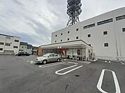 【コンビニエンスストア】セブンイレブン新津本町3丁目店まで1030ｍ