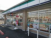 【コンビニエンスストア】ファミリーマート大津石山寺南店まで300ｍ