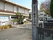 【小学校】春日小学校まで450ｍ