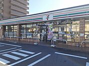 【コンビニエンスストア】セブンイレブン弥富鯏浦町店まで1000ｍ