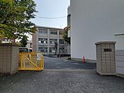 【小学校】半田小学校まで400ｍ