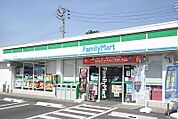 【コンビニエンスストア】ファミリーマート　豊川上野店まで550ｍ