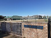 【中学校】小山市立間々田中学校まで500ｍ