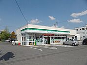 【コンビニエンスストア】ファミリーマート甲賀駅前店まで900ｍ