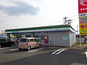【コンビニエンスストア】ファミリーマート名四亀須店まで650ｍ