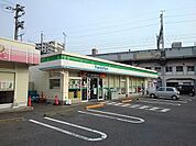 【コンビニエンスストア】ファミリーマート三原館町店まで49ｍ