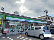 【コンビニエンスストア】ファミリーマート 紫原三丁目店まで300ｍ