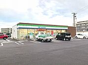 【コンビニエンスストア】ファミリーマート　鶴崎店まで350ｍ