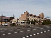 【小学校】春日小学校まで550ｍ
