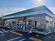 【コンビニエンスストア】ファミリーマート北本緑三丁目店まで900ｍ