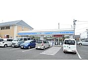 【コンビニエンスストア】ローソン南小泉4丁目店まで70ｍ