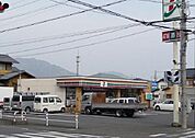 【コンビニエンスストア】セブンイレブン　小土店まで450ｍ