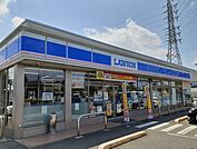 【コンビニエンスストア】ローソン上尾須ヶ谷三丁目店まで130ｍ