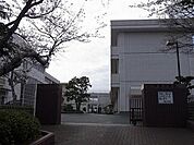 【小学校】湖西市立新居小学校まで950ｍ