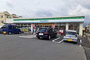 【コンビニエンスストア】ファミマ　さいたま西堀9丁目店まで800ｍ
