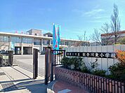 【小学校】東近江市立能登川東小学校まで770ｍ