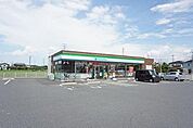 【コンビニエンスストア】ファミリーマート前橋元総社町店まで400ｍ