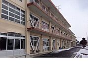 【小学校】福島市立湯野小学校まで450ｍ