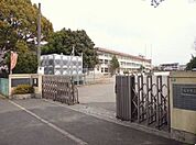 【小学校】三佐小学校まで800ｍ