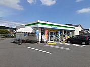 【コンビニエンスストア】ファミリーマート中央4丁目店まで500ｍ