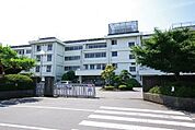 【中学校】南中学校まで220ｍ
