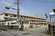 【小学校】南小松島小学校まで3300ｍ
