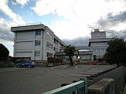 【中学校】毛里田中学校まで2500ｍ