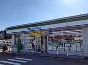 【コンビニエンスストア】ファミリーマート半田乙川店まで825ｍ