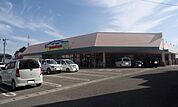 【スーパー】マルヨシセンター八万店様まで850ｍ