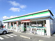 【コンビニエンスストア】ファミリーマート稲田店まで500ｍ