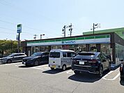 【コンビニエンスストア】ファミリーマート半田東洋店まで70ｍ