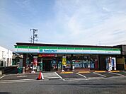 【コンビニエンスストア】ファミリーマート石原町店まで550ｍ