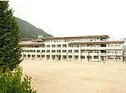 【小学校】八木小学校まで1100ｍ
