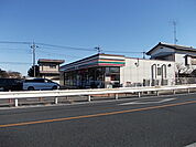 【コンビニエンスストア】セブンイレブン東松山東平店まで740ｍ
