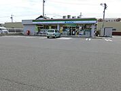 【コンビニエンスストア】ファミリーマート鈴鹿江島店まで245ｍ