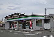 【コンビニエンスストア】ファミリーマート桑名芳ヶ崎店まで170ｍ