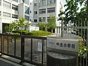 【小学校】野洲市立中主小学校まで686ｍ
