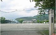 【中学校】忍野村立忍野小学校まで950ｍ