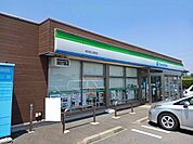 【コンビニエンスストア】ファミリーマート成田西三里塚店まで400ｍ