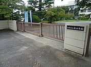【小学校】社小学校まで900ｍ