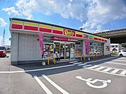 【コンビニエンスストア】デイリーヤマザキ　曲店まで350ｍ