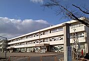 【小学校】二本松市立岳下小学校まで1300ｍ
