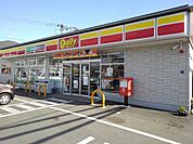 【コンビニエンスストア】デイリーヤマザキ日吉店まで300ｍ