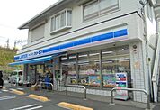 【コンビニエンスストア】ローソンスリーエフ国府津岡店まで300ｍ