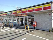 【コンビニエンスストア】デイリーヤマザキ日吉店まで550ｍ