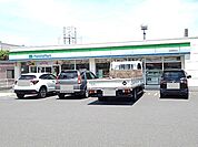 【コンビニエンスストア】ファミリーマート姶良西餅田店まで250ｍ